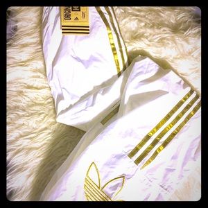 BNWT!!! Adidas warm up pants hard to find!
